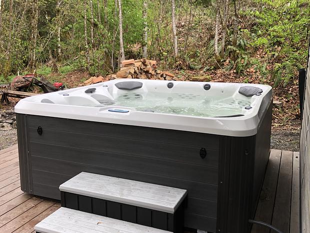 Photo 28 for Mtn Wood View Cabin - Mt Baker - EV outlet - Hot Tub