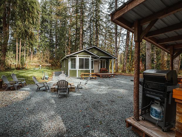 Photo 13 for Comfy & Cozy Ashford Cabin