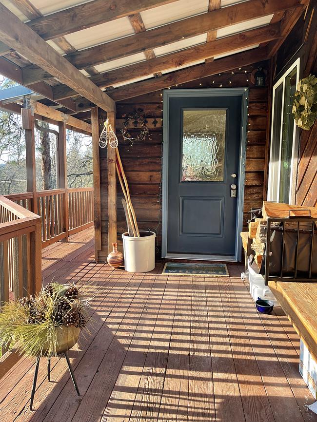 Cozy and Rustic Cabin Explore the Columbia Cabin for Rent in Mosier, Mt Hood & River