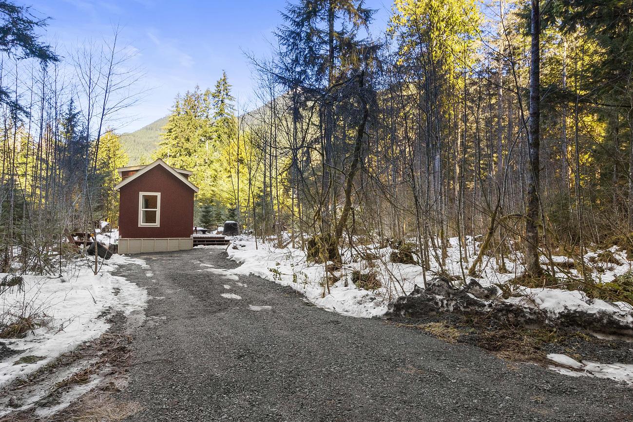 Cozy Tiny Home Steps Away From Mt. Rainier Tiny house for Rent in