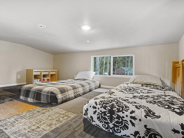 Photo 14 for Cozy Tiny Home Steps Away From Mt. Rainier