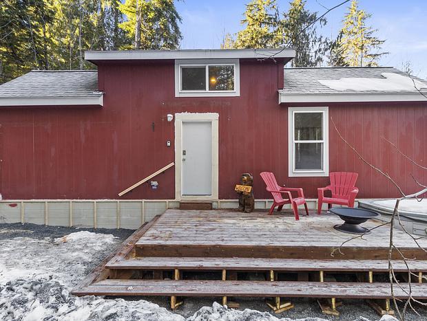 Photo 25 for Cozy Tiny Home Steps Away From Mt. Rainier
