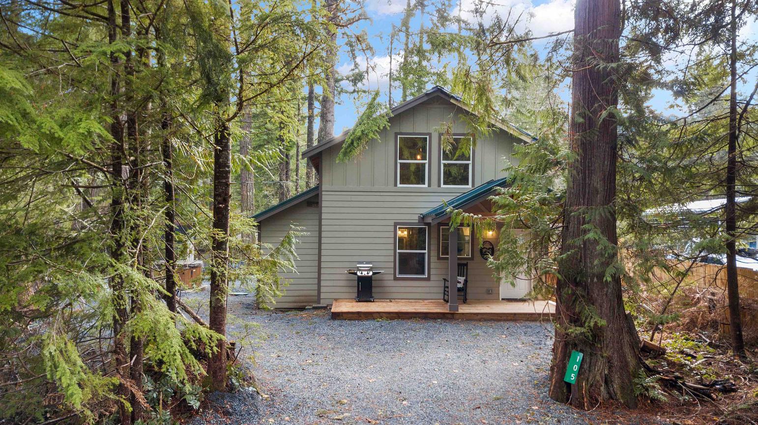 Mt. Rainier’s Newest Family Cabin Cabin for Rent in Ashford, Mount