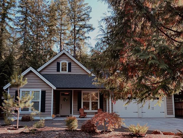 Photo 6 for The Mt. Hood Manor - Woodsy Luxury By The River