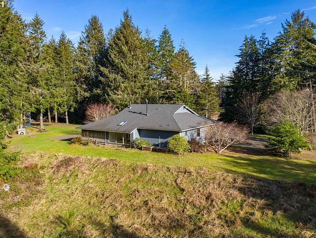 Photo 4 for Evergreen Escape - Relaxing Oregon Coast Farmhouse