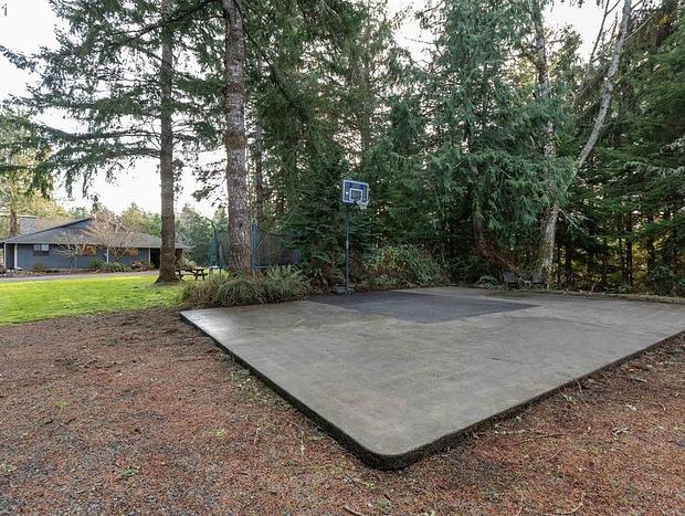 Photo 19 for Evergreen Escape - Relaxing Oregon Coast Farmhouse