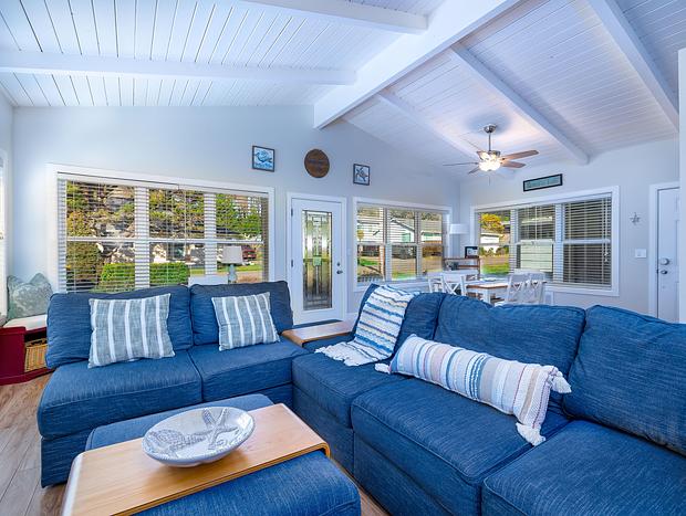 Photo 6 for Dog & Family Friendly - Cozy Fireplace & 1 Min To Beach