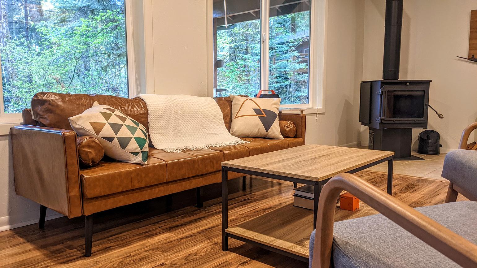 McKenzie Cozy Cabin One Bedroom Cabin for Rent in Lane County