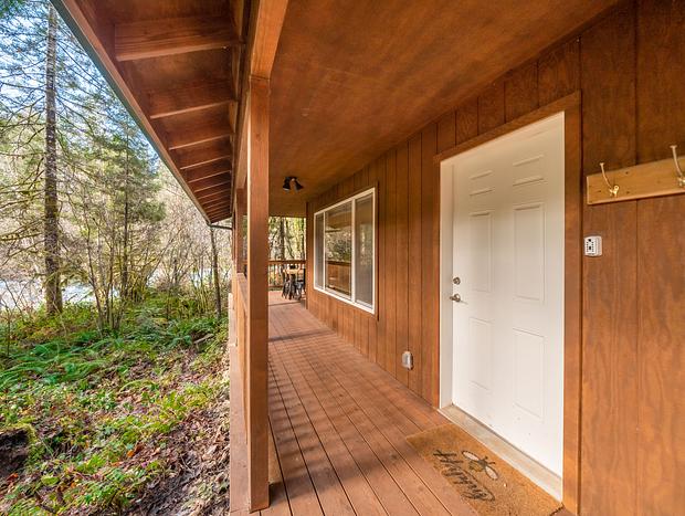 Photo 11 for McKenzie Cozy Cabin One Bedroom