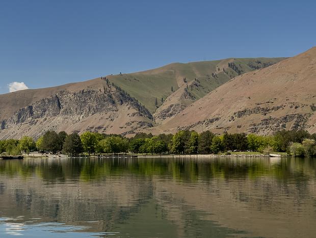 Photo 2 for Cool Off in the Columbia River