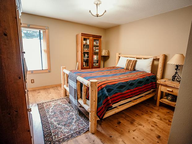 Photo 19 for Luxurious Log Cabin on a Vineyard!