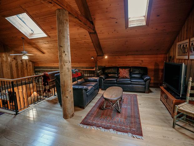 Photo 10 for Luxurious Log Cabin on a Vineyard!