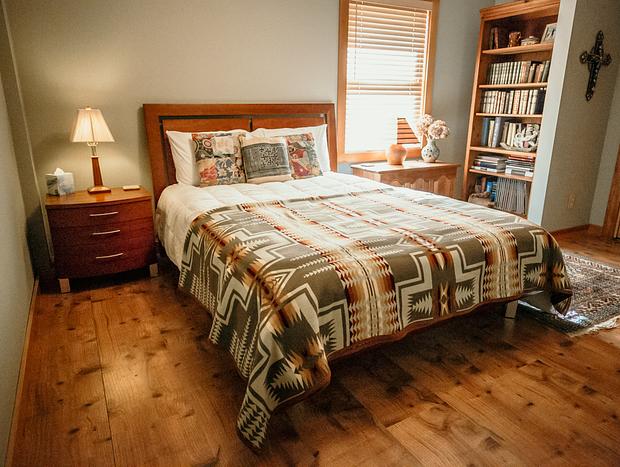 Photo 18 for Luxurious Log Cabin on a Vineyard!
