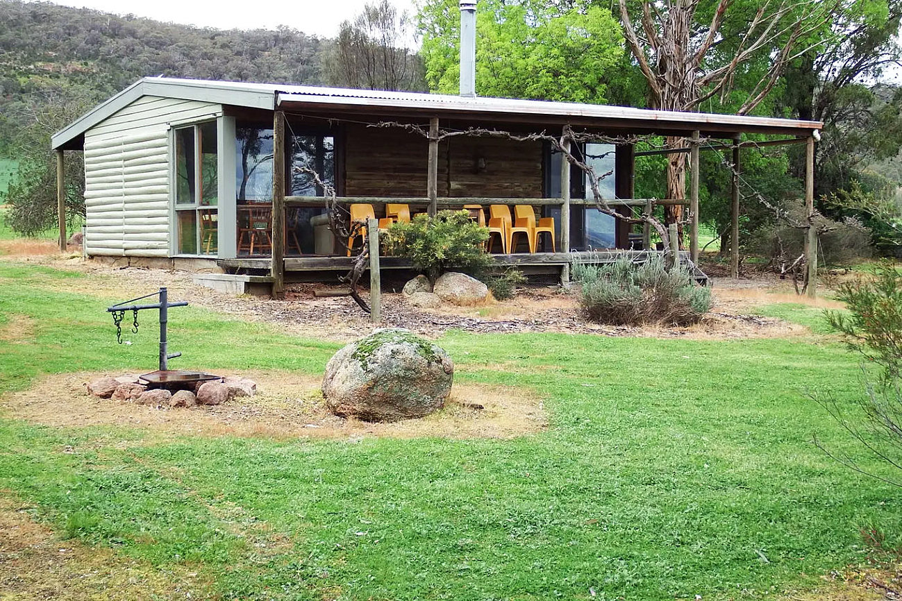 Westley's Log Cabin Cabin for Rent in Taminick, High Country, VIC, AU