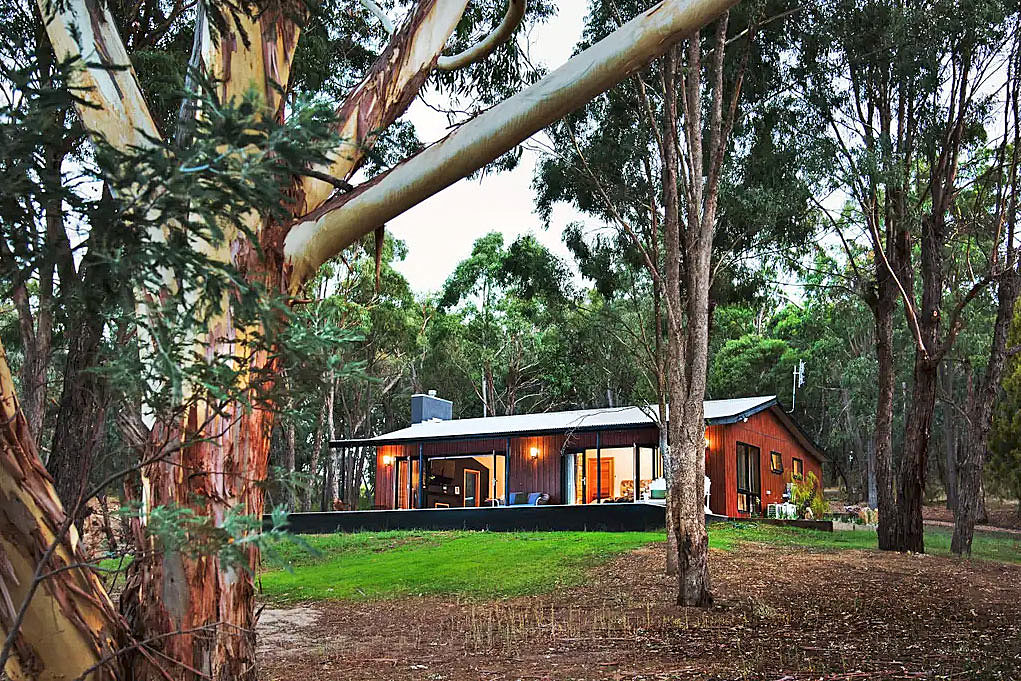 Kurrajong Retreat Perfect for Couples House for Rent in Hepburn