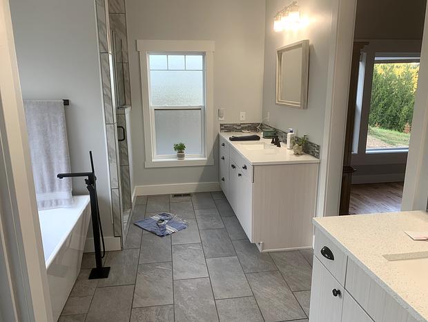Photo 18 for Rustic Modern Custom Home Getaway with Views