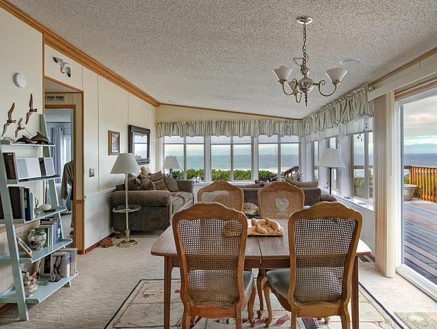 Photo 10 for Boutique Cottage - Intimately Private with Hot Tub
