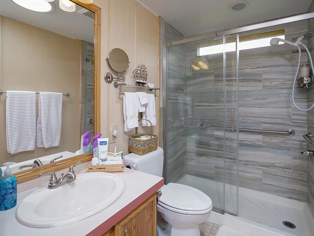 Photo 16 for Boutique Cottage - Intimately Private with Hot Tub