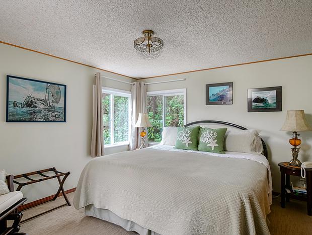 Photo 14 for Boutique Cottage - Intimately Private with Hot Tub