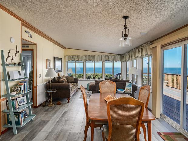 Photo 11 for Boutique Cottage - Intimately Private with Hot Tub