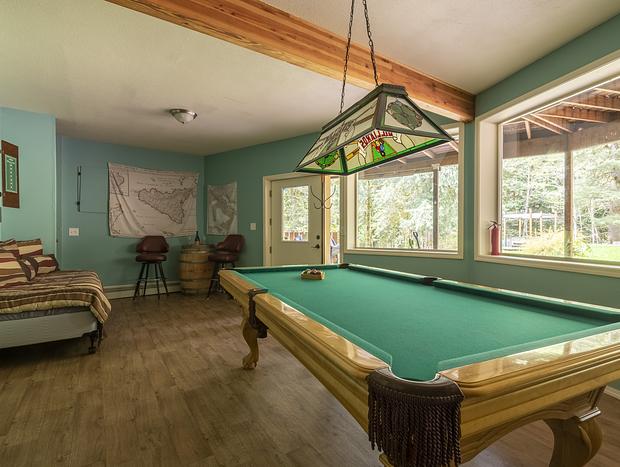 Photo 41 for Chalet with Hot Tub - Pool Table - Wood Stove - Gameroom