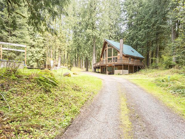 Photo 49 for Chalet with Hot Tub - Pool Table - Wood Stove - Gameroom