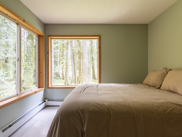 Photo 32 for Chalet with Hot Tub - Pool Table - Wood Stove - Gameroom