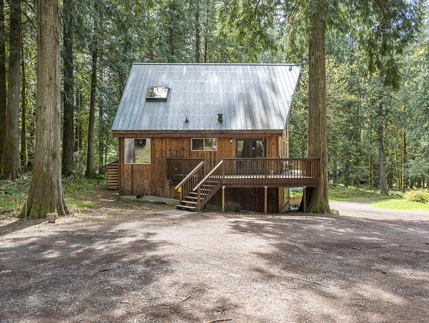 Photo 44 for Chalet with Hot Tub - Pool Table - Wood Stove - Gameroom