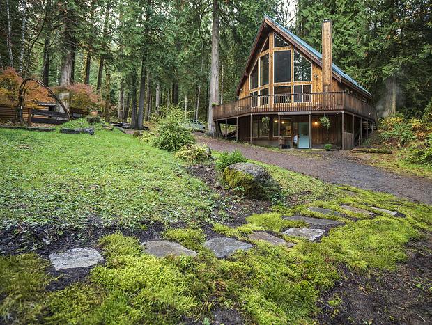 Photo 46 for Chalet with Hot Tub - Pool Table - Wood Stove - Gameroom