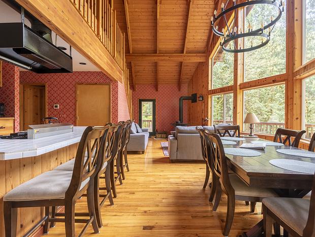 Photo 18 for Chalet with Hot Tub - Pool Table - Wood Stove - Gameroom