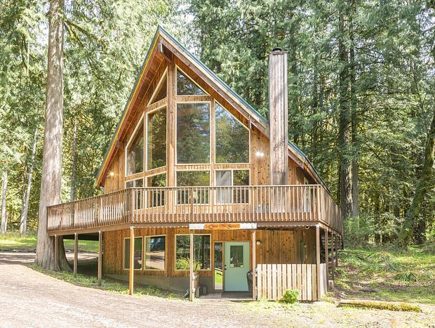 Photo 47 for Chalet with Hot Tub - Pool Table - Wood Stove - Gameroom