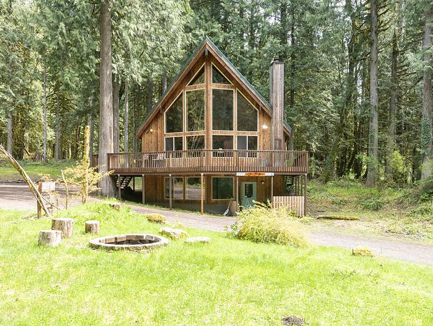 Photo 43 for Chalet with Hot Tub - Pool Table - Wood Stove - Gameroom