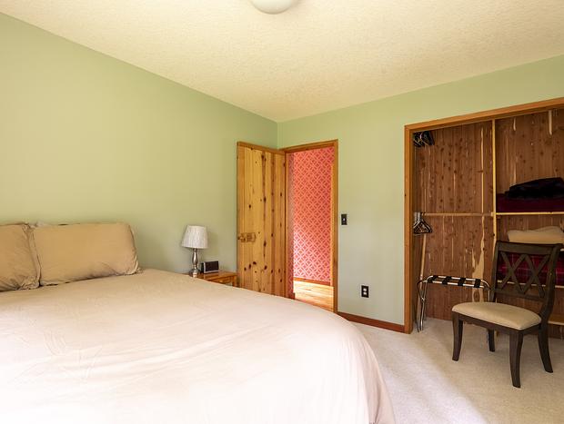 Photo 31 for Chalet with Hot Tub - Pool Table - Wood Stove - Gameroom