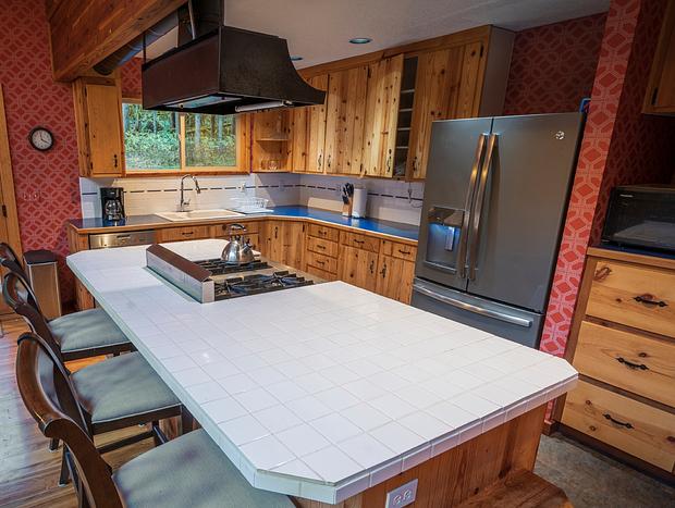 Photo 14 for Chalet with Hot Tub - Pool Table - Wood Stove - Gameroom