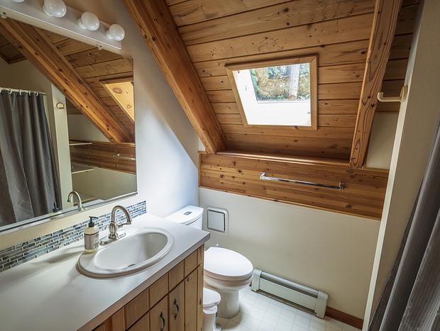 Photo 25 for Chalet with Hot Tub - Pool Table - Wood Stove - Gameroom