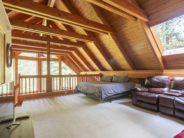 Photo 22 for Chalet with Hot Tub - Pool Table - Wood Stove - Gameroom