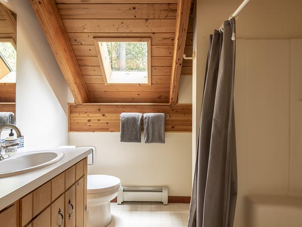Photo 26 for Chalet with Hot Tub - Pool Table - Wood Stove - Gameroom