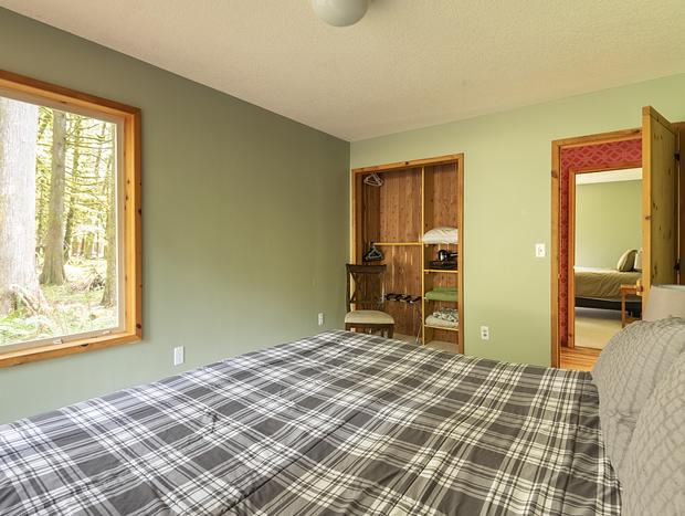Photo 33 for Chalet with Hot Tub - Pool Table - Wood Stove - Gameroom