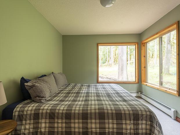 Photo 34 for Chalet with Hot Tub - Pool Table - Wood Stove - Gameroom