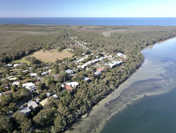 Photo 29 for Booti Booti Chateau Lakeside Green Point
