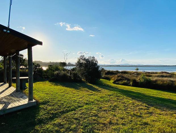 Photo 16 for Pahoia Beachstay - The Crab Hut