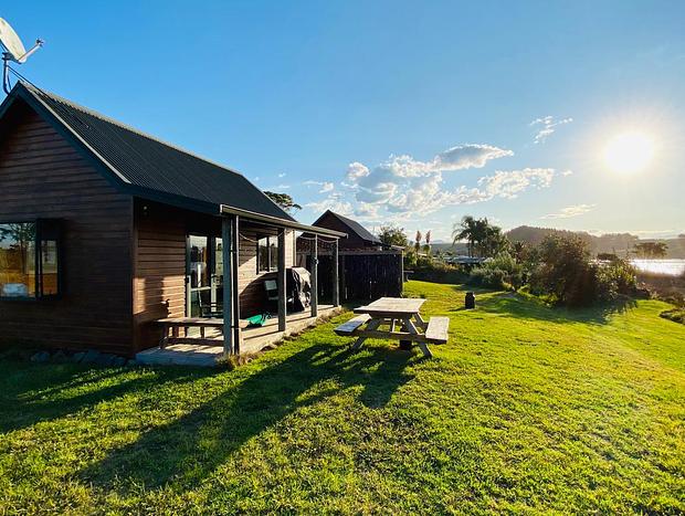 Photo 10 for Pahoia Beachstay - The Shell Hut