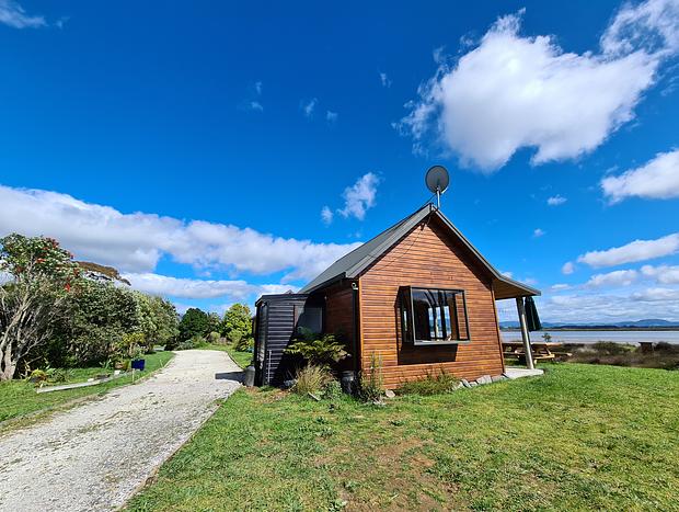 Photo 4 for Pahoia Beachstay - The Shell Hut