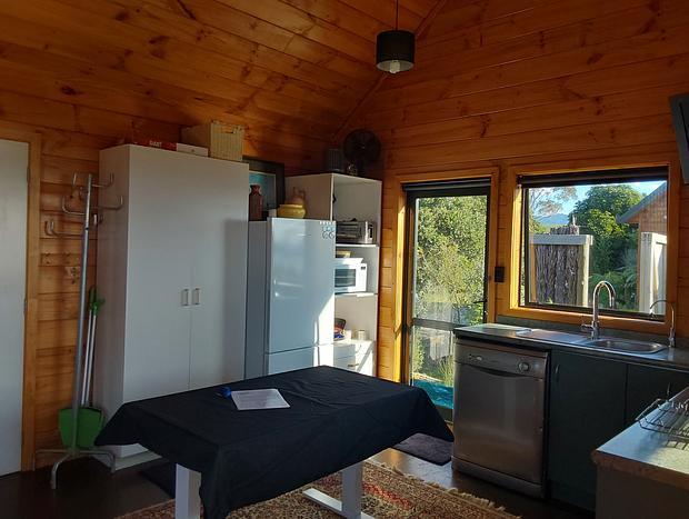Photo 12 for Pahoia Beachstay - The Shell Hut