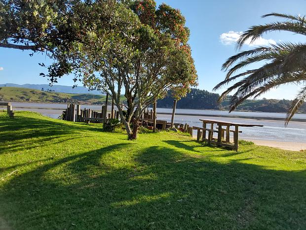 Photo 35 for Pahoia Beachstay - The Shell Hut