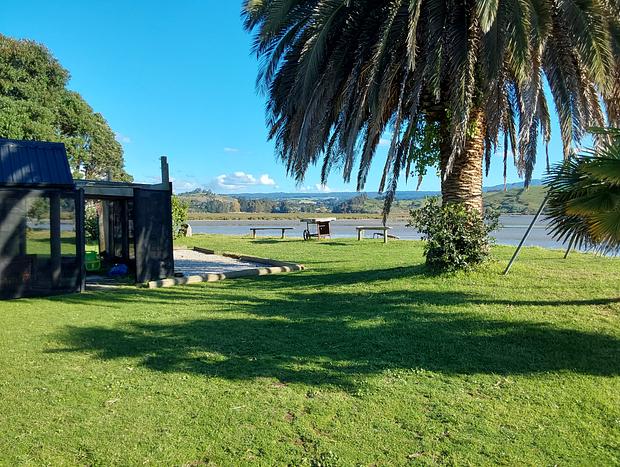 Photo 39 for Pahoia Beachstay - The Shell Hut