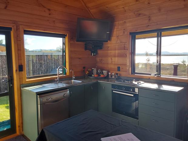 Photo 10 for Pahoia Beachfront Cabins