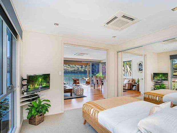 Photo 10 for The Deckhouse, Cottage Point -Couples Retreat