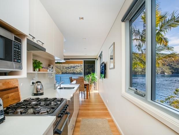 Photo 8 for The Deckhouse, Cottage Point -Couples Retreat