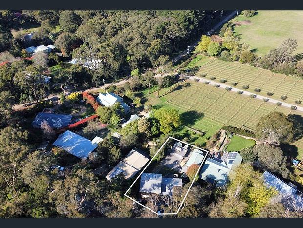 Photo 34 for Red Hill Lane - 5 Bedroom - Vineyard & Rural Valley Views